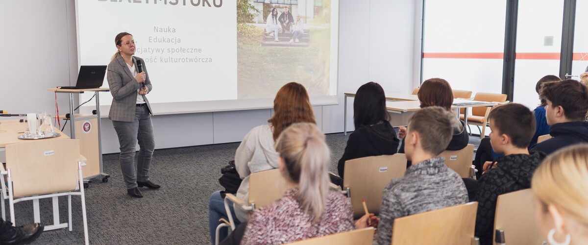 konferencja w bibliotece uniwersyteckiej