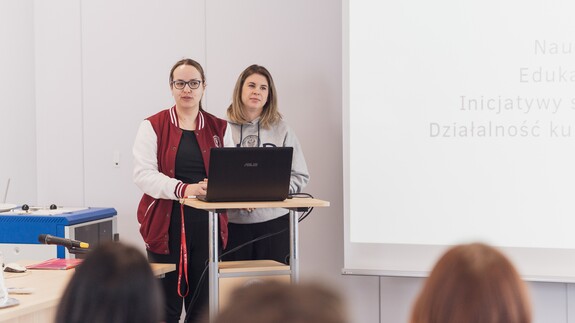 konferencja w bibliotece uniwersyteckiej