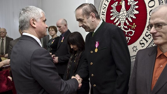 Pracownicy Uniwersytetu w Białymstoku uhonorowani
medalami z długoletnią służbę